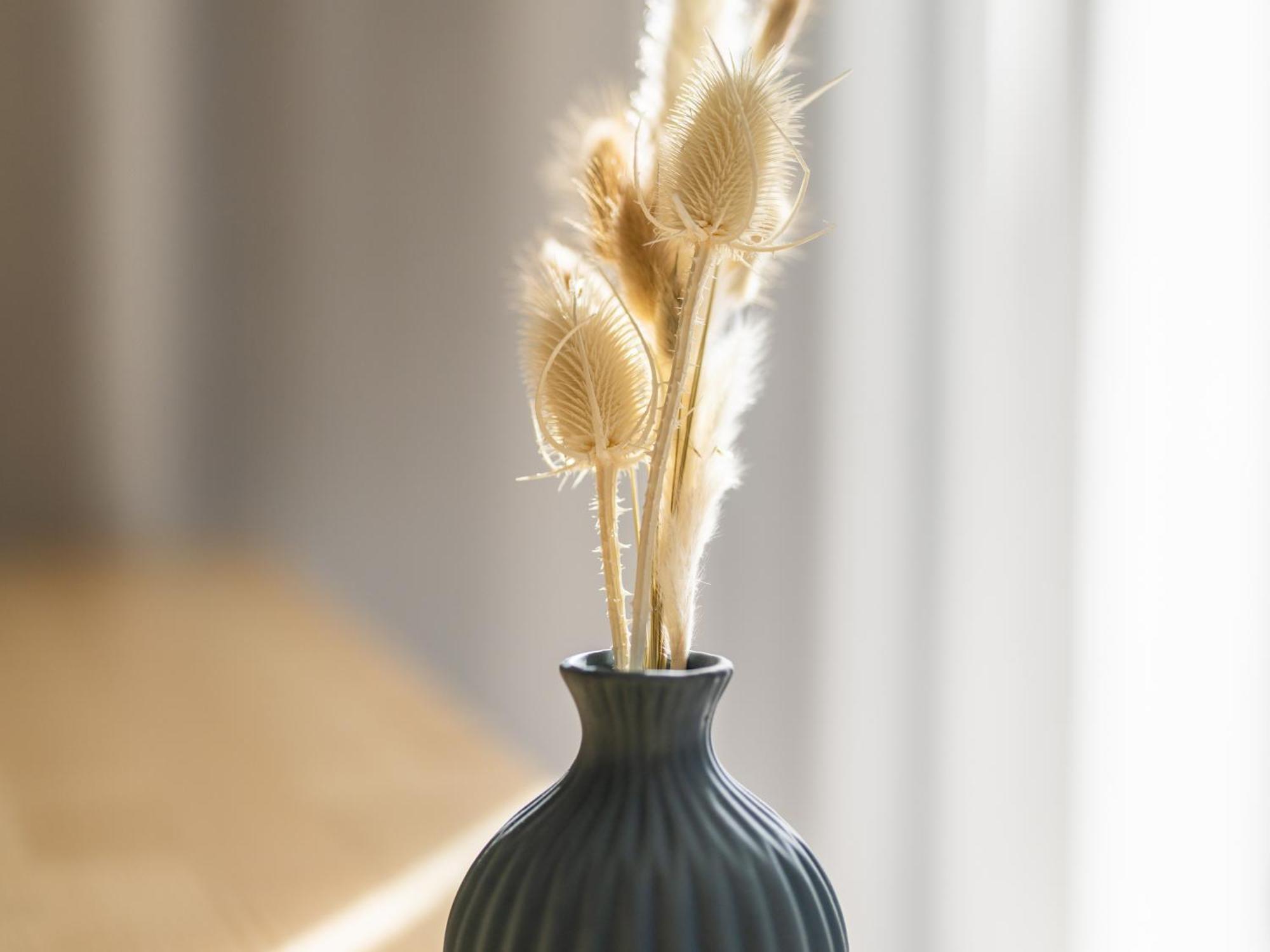 A-Rosa Travemuende Hotel Lubeck Exterior photo Dried Lagurus in a vase