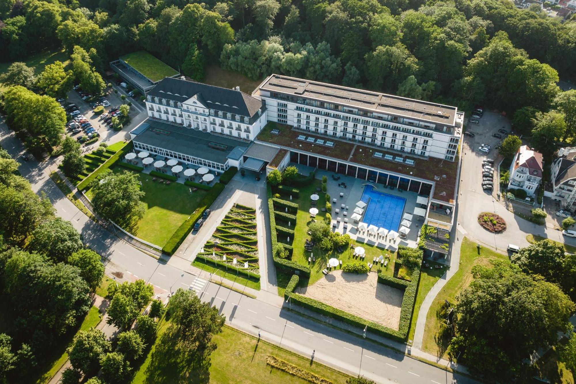 A-Rosa Travemuende Hotel Lubeck Exterior photo Aerial view of the hotel