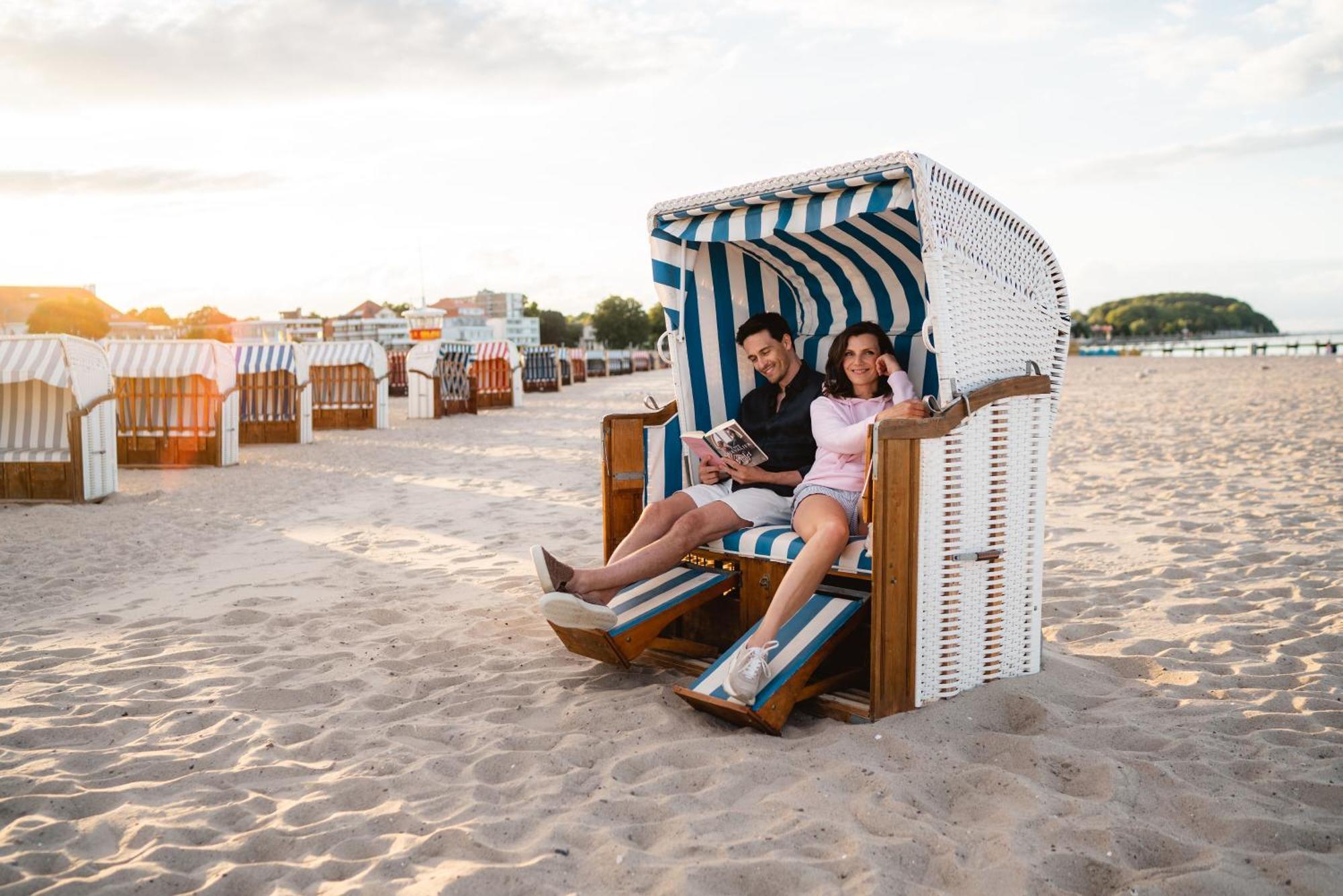 A-Rosa Travemuende Hotel Lubeck Exterior photo A beach chair in Germany