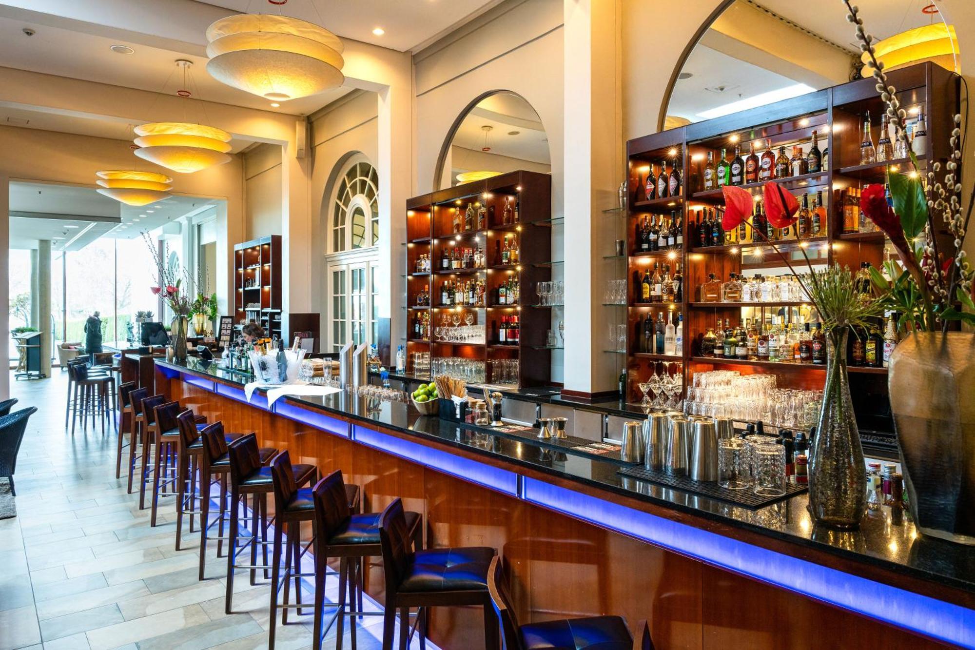 A-Rosa Travemuende Hotel Lubeck Exterior photo The bar at the InterContinental