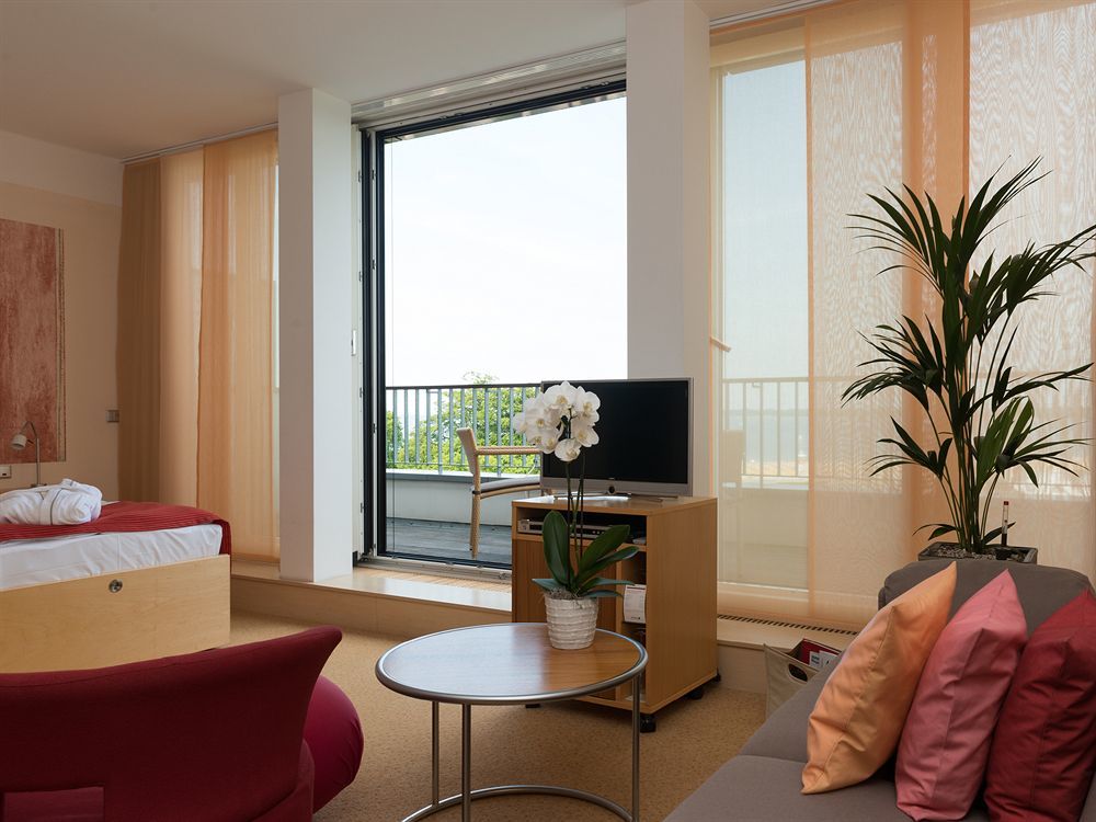 A-Rosa Travemuende Hotel Lubeck Exterior photo A room at the hotel