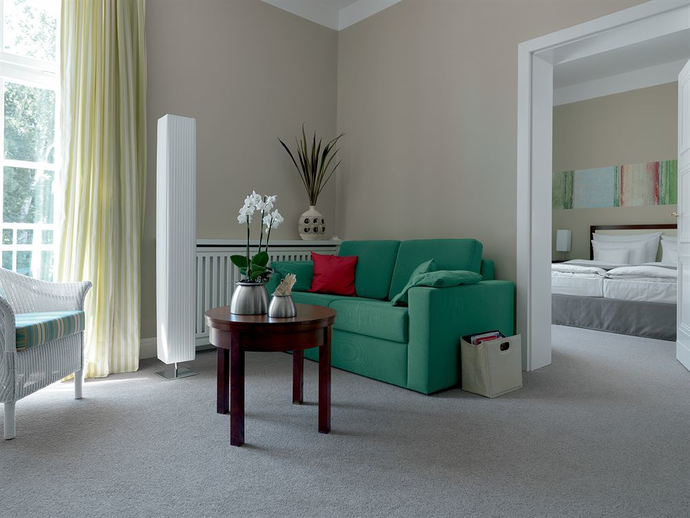 A-Rosa Travemuende Hotel Lubeck Exterior photo A room in the hotel