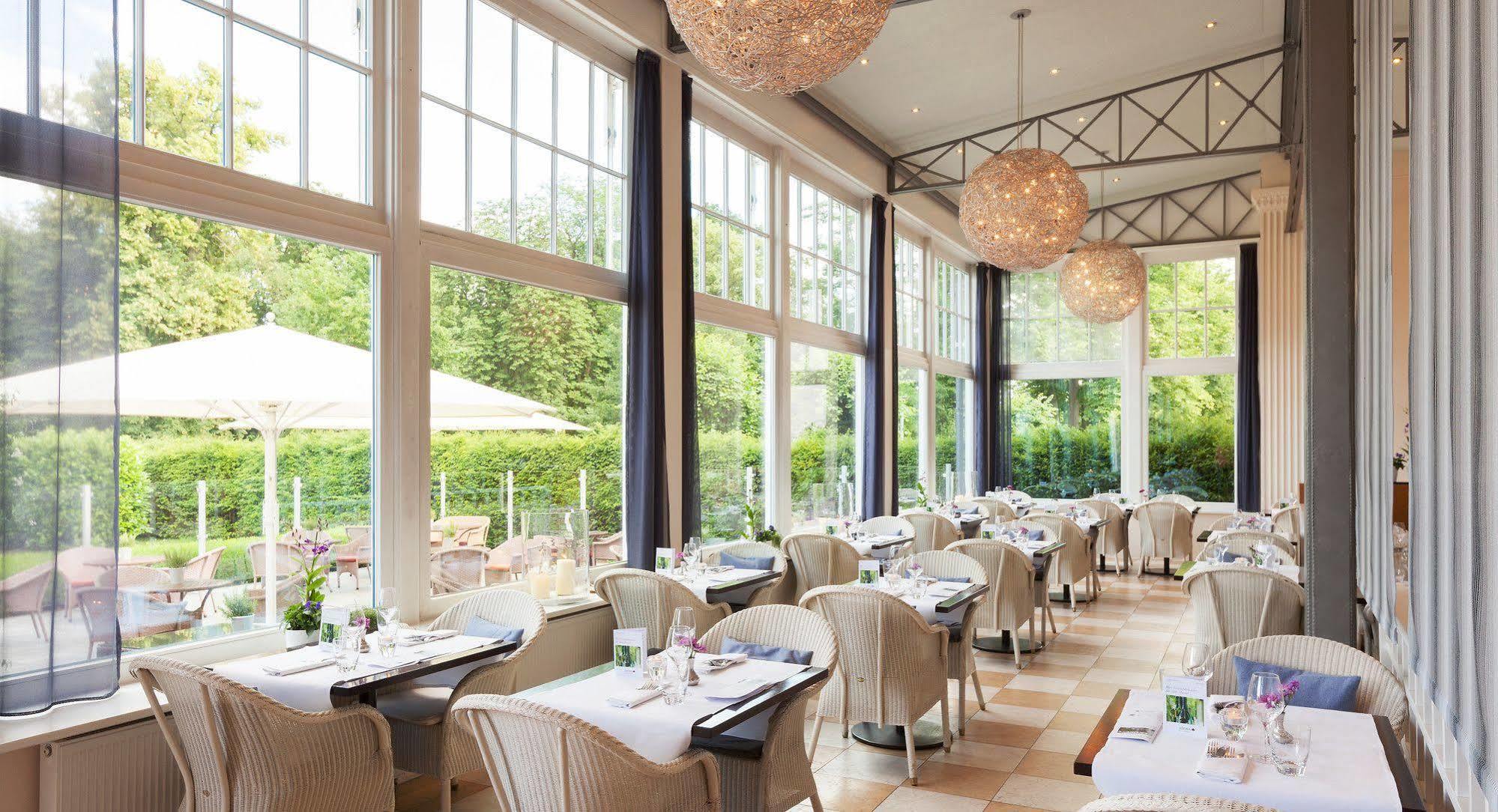 A-Rosa Travemuende Hotel Lubeck Exterior photo Restaurant
