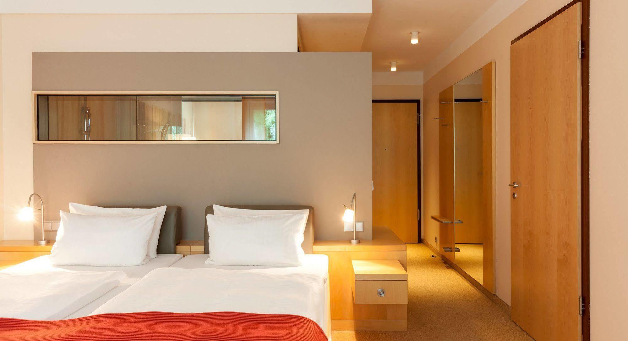 A-Rosa Travemuende Hotel Lubeck Exterior photo A room at the hotel