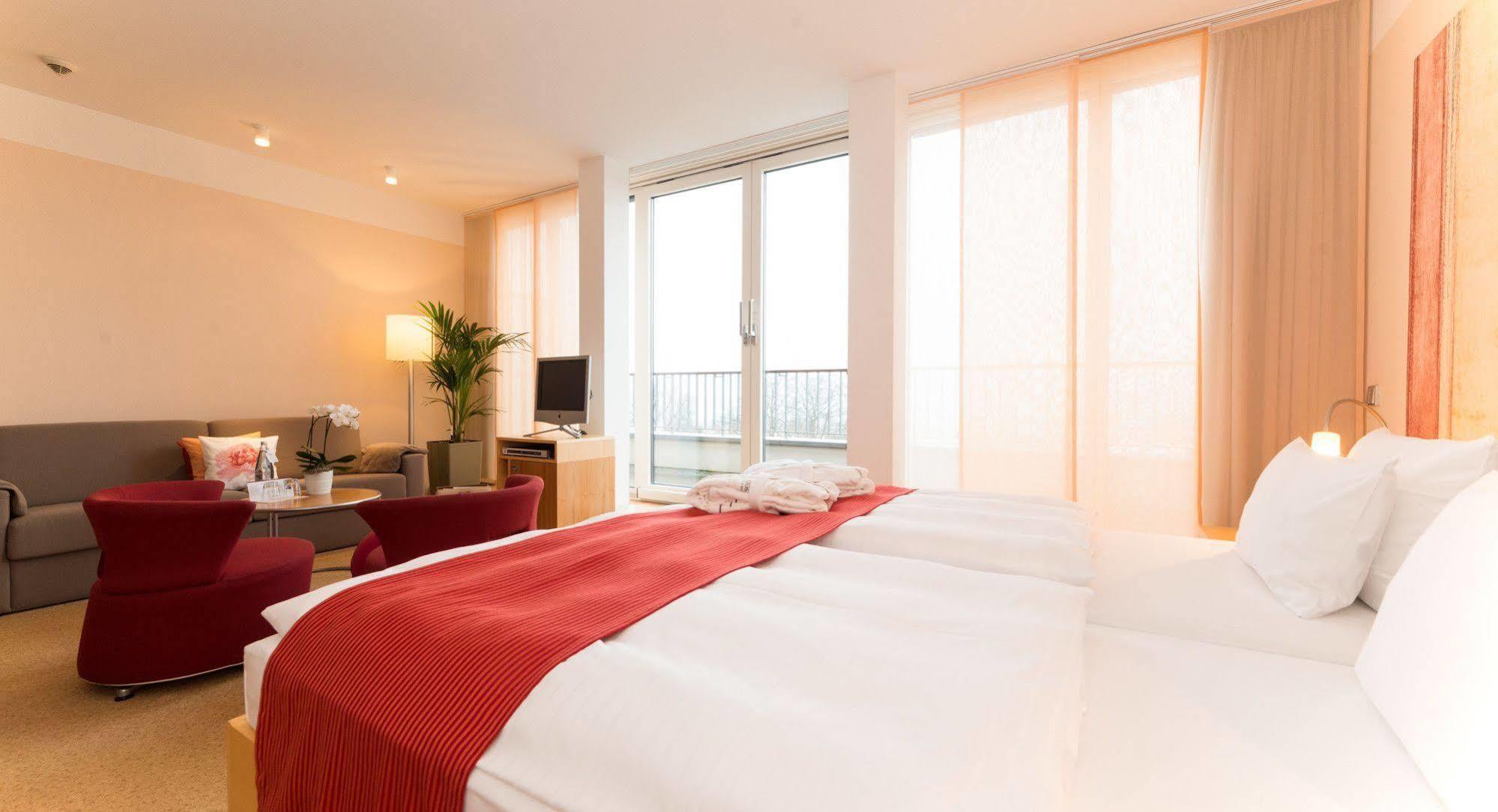A-Rosa Travemuende Hotel Lubeck Exterior photo A typical room at the hotel