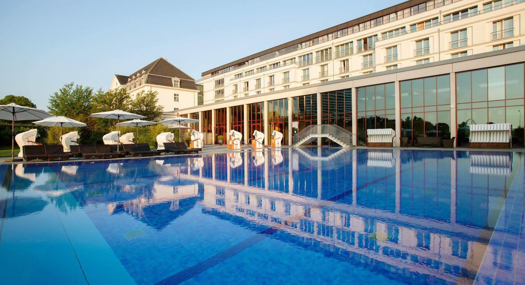 A-Rosa Travemuende Hotel Lubeck Exterior photo The Hotel