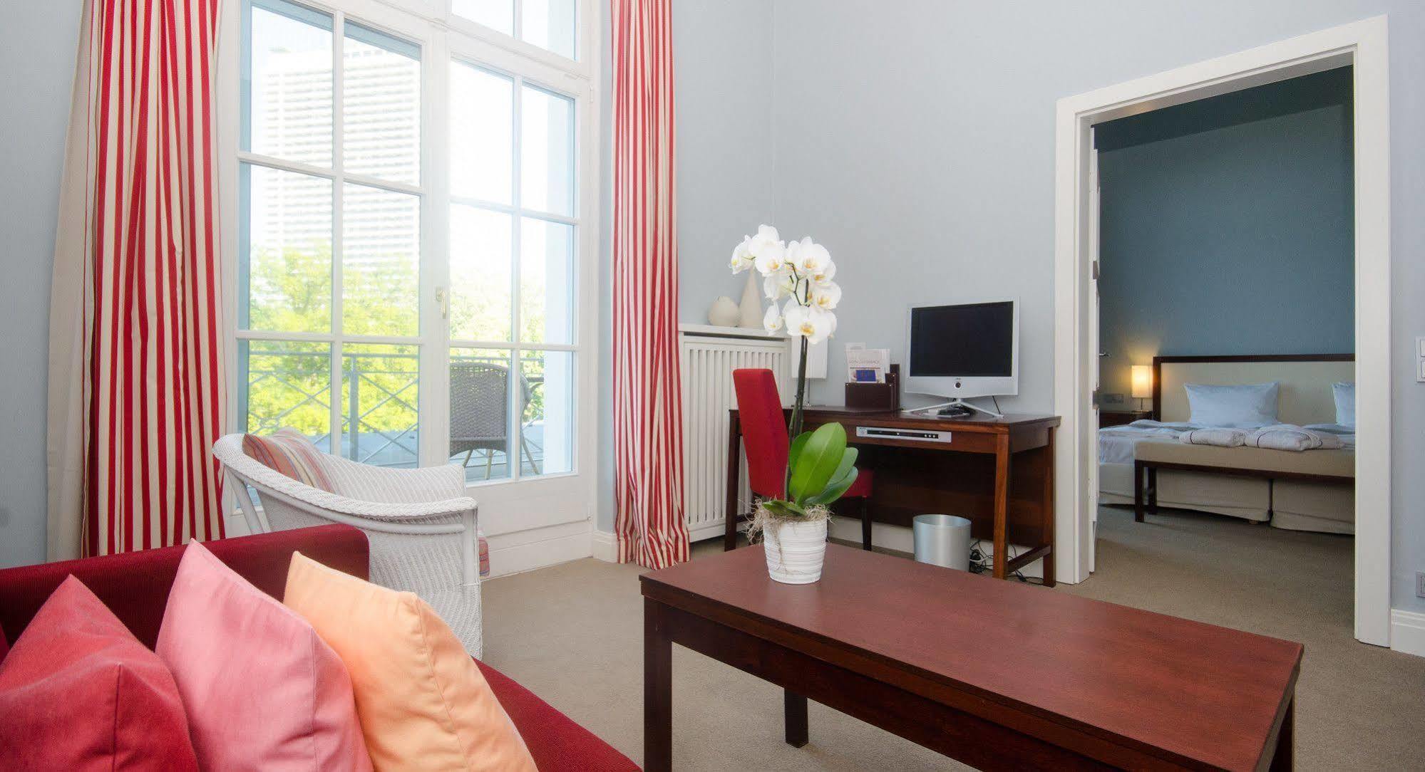 A-Rosa Travemuende Hotel Lubeck Exterior photo A typical room at the International House