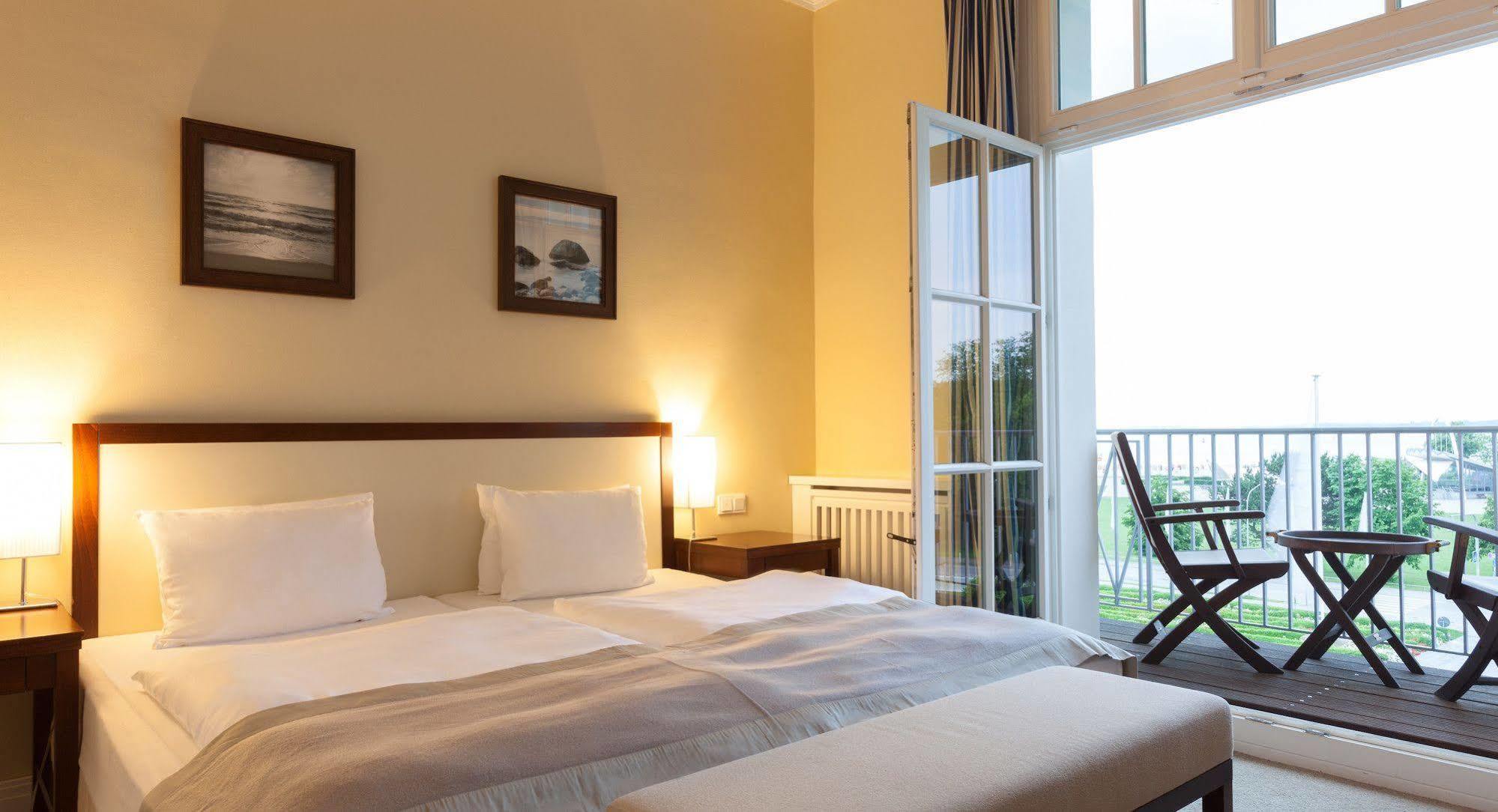 A-Rosa Travemuende Hotel Lubeck Exterior photo A room at the hotel